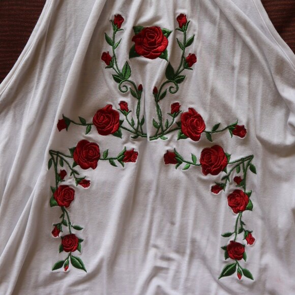 Beautifully Embroidered rose pattern oversized tank top size S/M - Picture 3 of 4